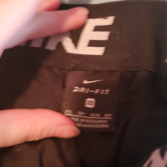 Nike high waisted shorts - Picture 6 of 9